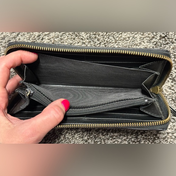 Gucci GG Marmont black zip around wallet - Picture 13 of 16